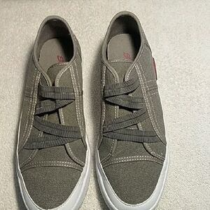 Stride Rite Gray Canvas Bowling Shoes.. Sleek Minimalist Design